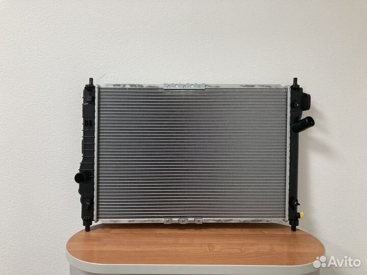 Радиатор охлаждения Шевроле Авео