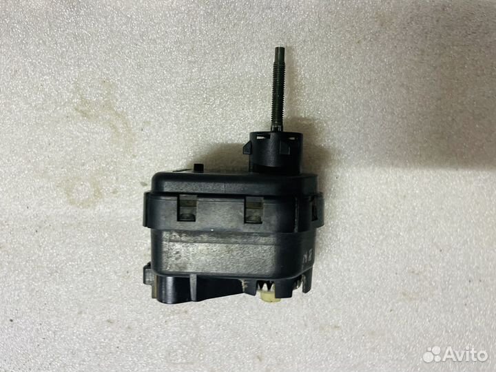 Корректор фары Toyota Land Cruiser 100 до 2005