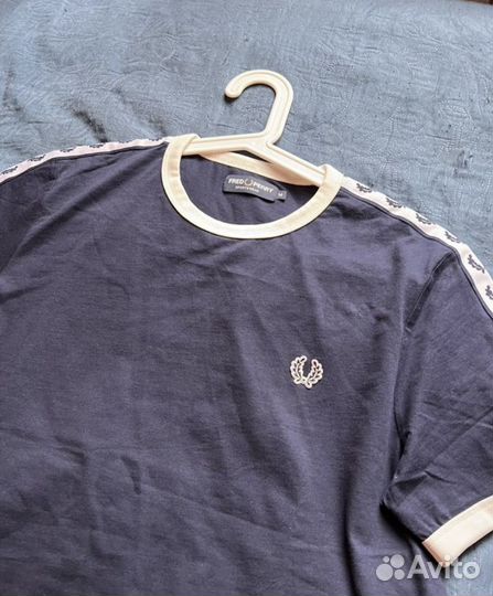 Футболка fred perry с лампасами