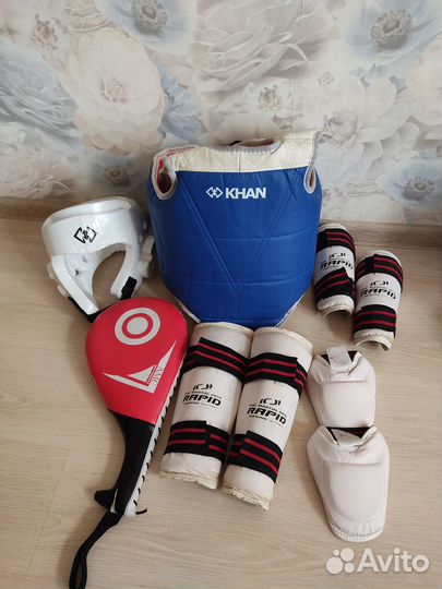 Жилет и шлем для тхэквондо