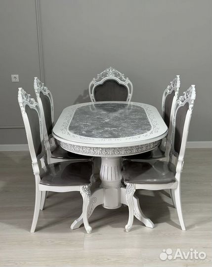 Кухонный стол и стулья