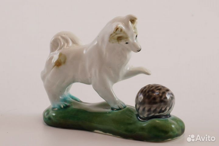 Фарфоровая статуэтка 