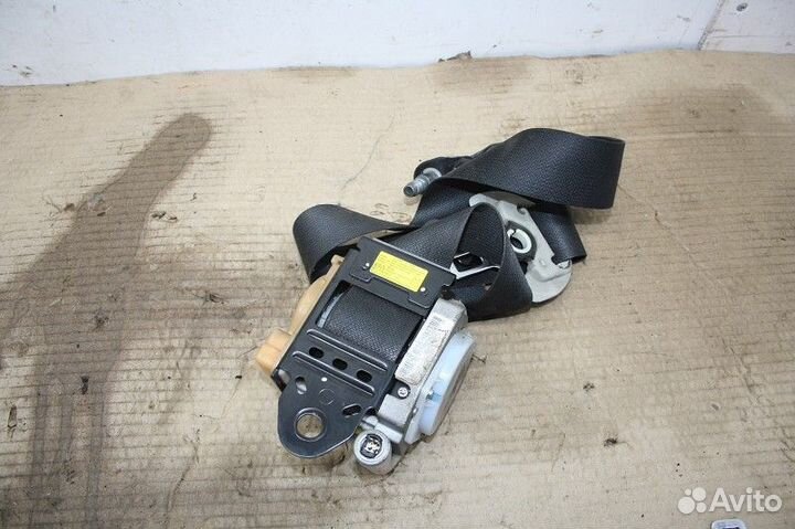 Ремень безопасности с пиропатроном R toyota avensi