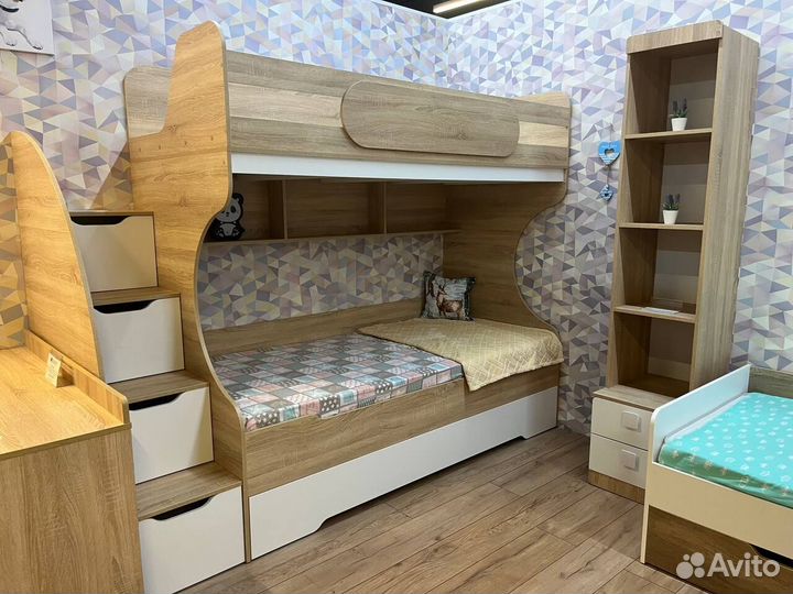 Двухъярусная кровать с лестницей комодом