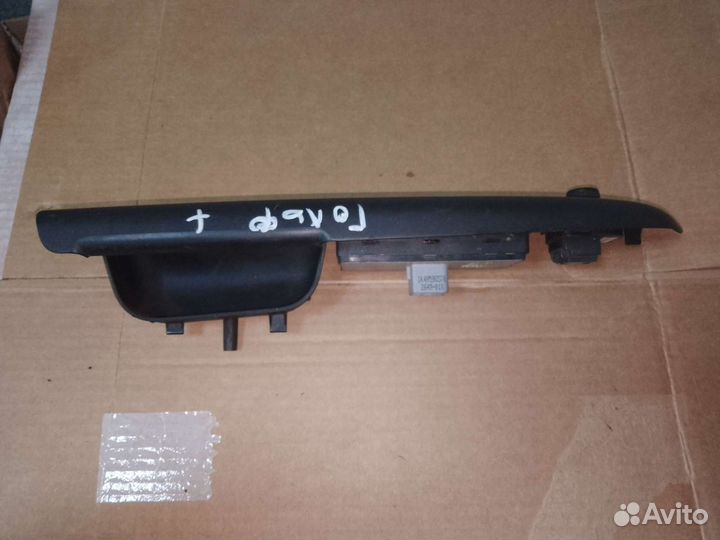 Блок управления стеклоподьемниками Volkswagen Golf