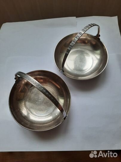 Две симпатичные мельхиоровые конфетницы