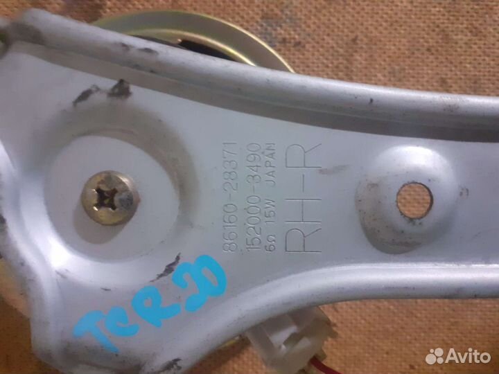 Динамик правый Toyota Estima Emina TCR20