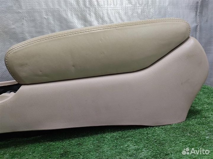 Консоль центральная с подлокотником Lexus GS300
