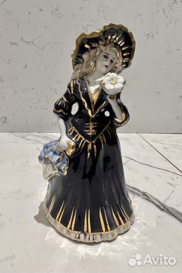 Продается Фарфоровая статуэтка