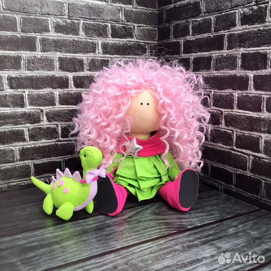 Интерьерная кукла «Кудряшка с динозавриком»