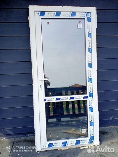 Входная дверь пластиковая