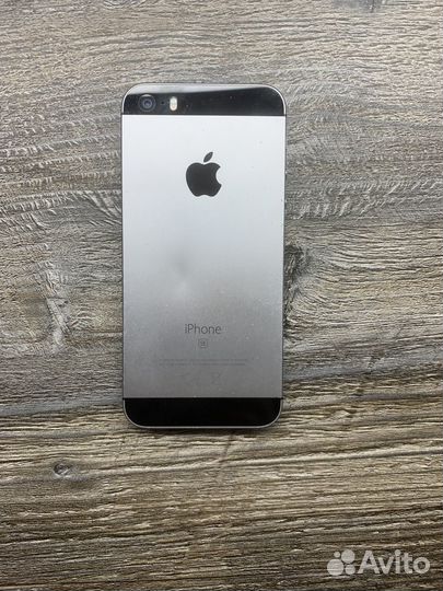 iPhone SE, 32 ГБ