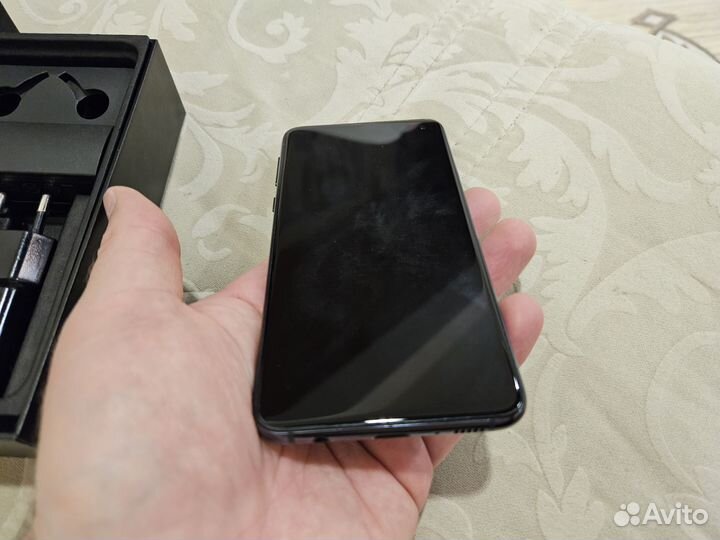 Samsung Galaxy S10e, 8/128 ГБ