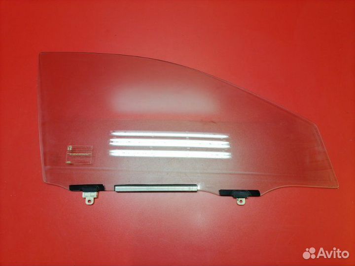 Стекло двери переднее правое Toyota Corolla