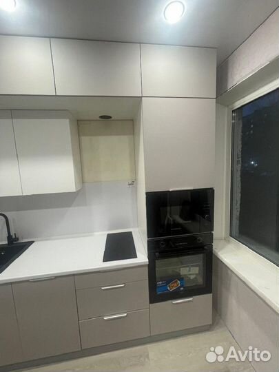 Кухня в потолок бежевая