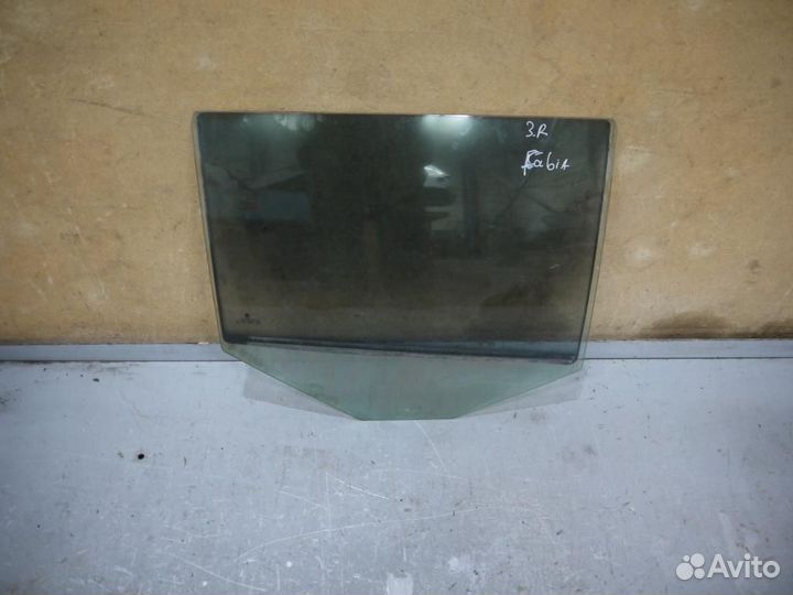 Стекло двери задней правой Skoda Fabia (2007-2015)