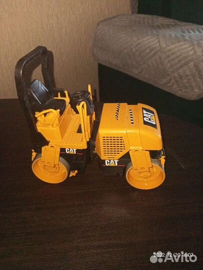 Детский асфальтоукладчик фирмы Bruder