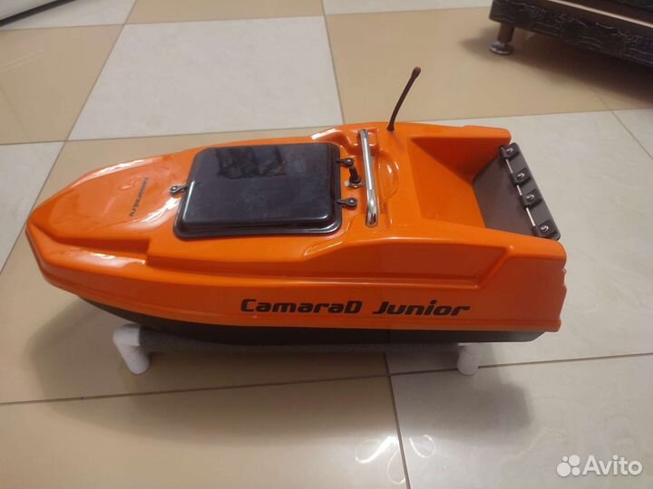 Прикормочный кораблик для рыбалки