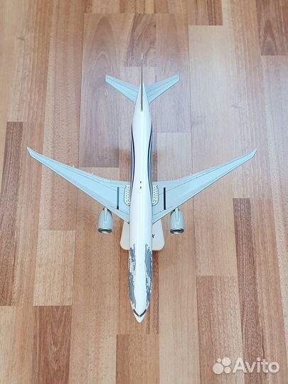 Модель Boeing 777-300ER World Tour