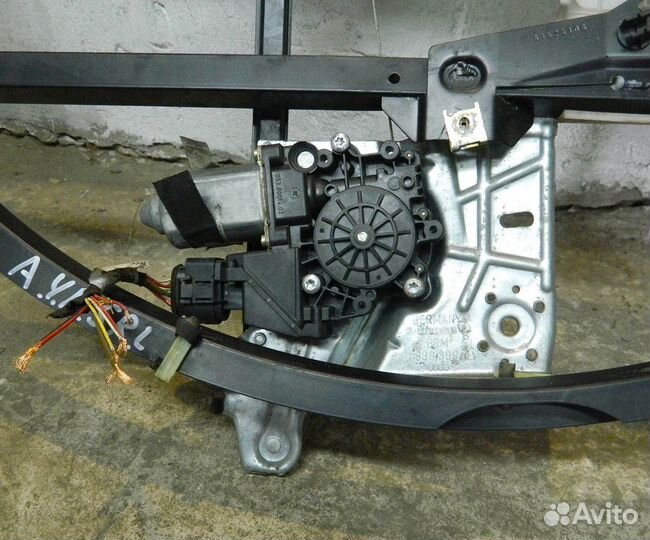 Стеклоподъемник электро задний левый Audi A4 B5