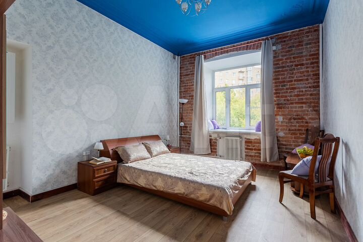 Комната 18 м² в 8-к., 2/5 эт.