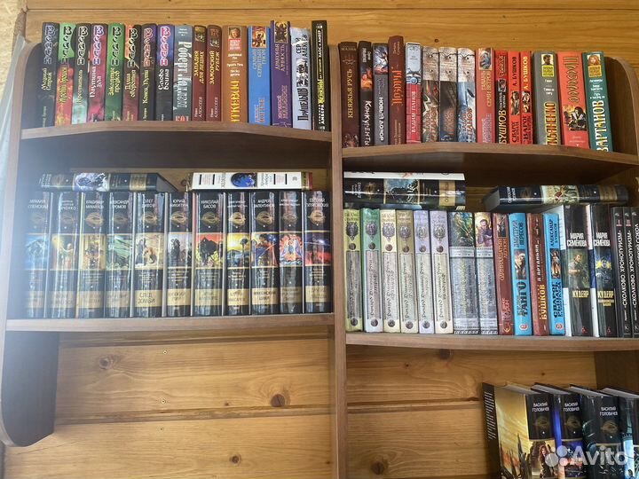 Книги разные, в основном фантастика