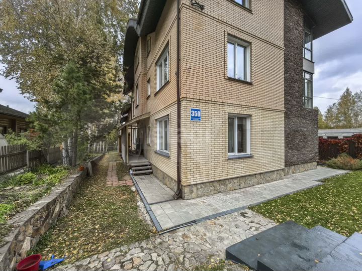 4-к. квартира, 120,7 м², 2/3 эт.