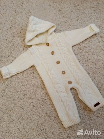 Комбинезон вязанный для малыша
