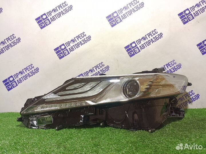 Фара передняя левая Toyota V70