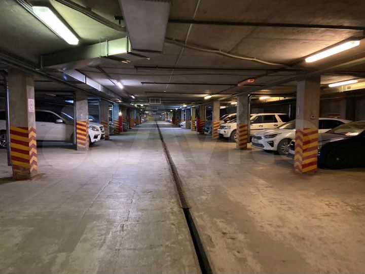 Машиноместо, 14 м²
