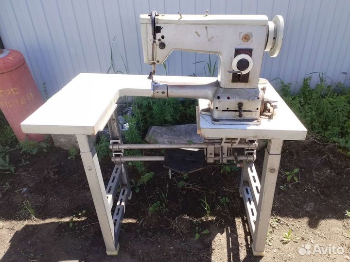 Рукавная швейная машинка