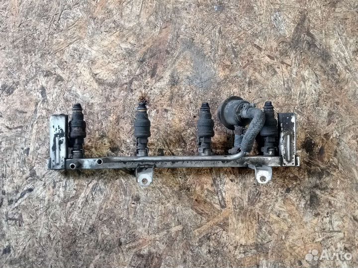 Рампа форсунками Opel Omega A 2.0