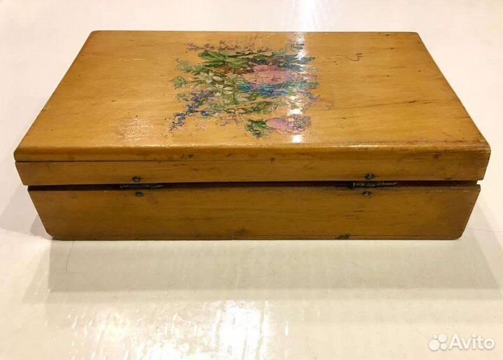 Деревянная шкатулка