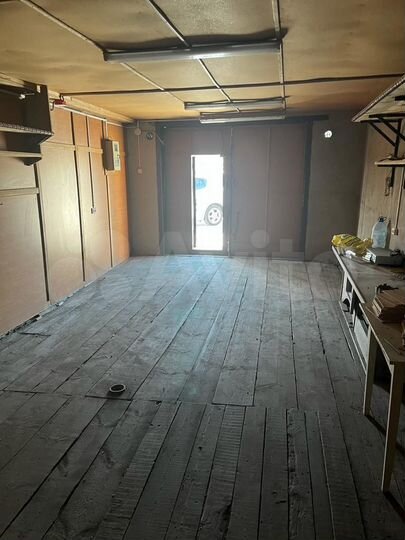 Гараж, > 30 м²