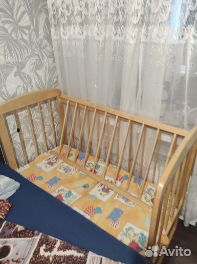 Детская кроватка с матрасом и бортиками