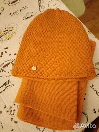 Шапки и шарфы женские