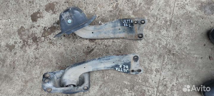 Задние продольные рычаги Фольксваген Джетта 6