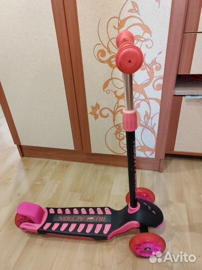 Самокат детский со светящимися колесами