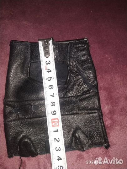 Мужские кожаные перчатки без пальцев