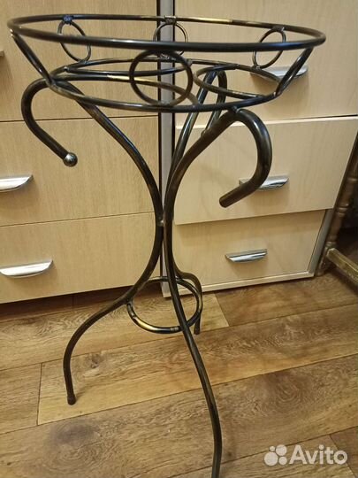 Подставка для цветов металлическая