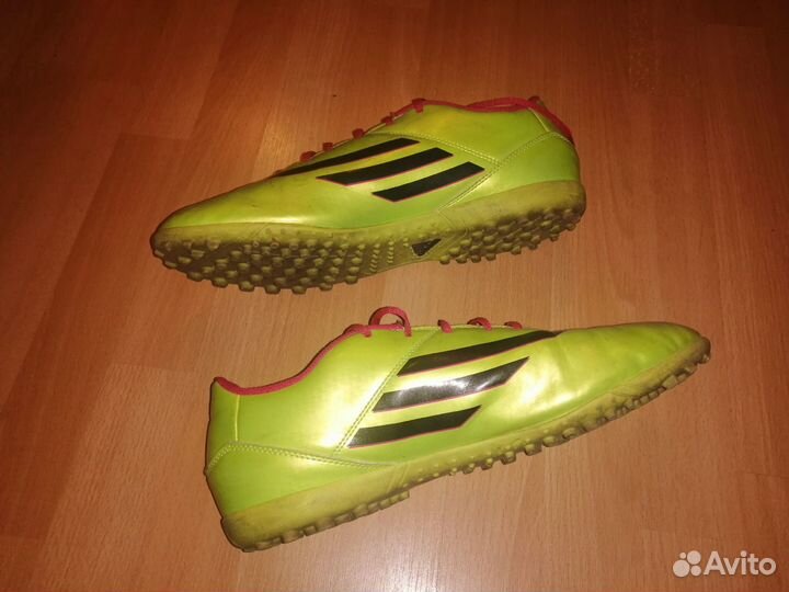 Футбольные бутсы