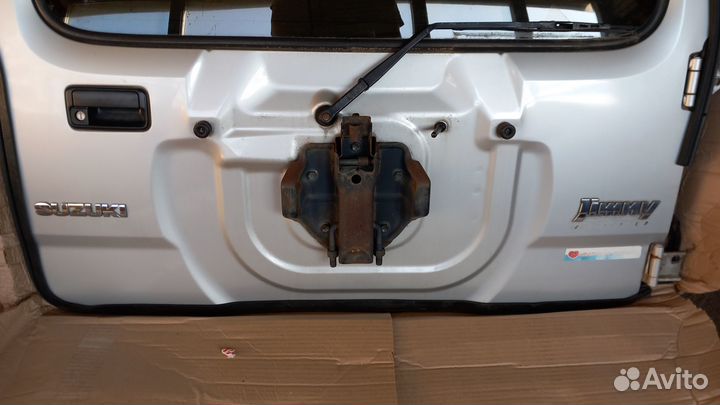 Suzuki Jimny задняя дверь багажника 1998-2018