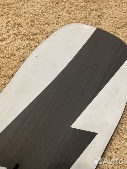 Сноуборд с креплениями