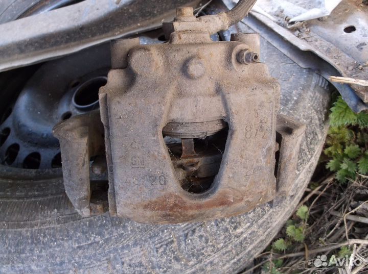 Суппорт перед. левый опель вектра A opel vectra