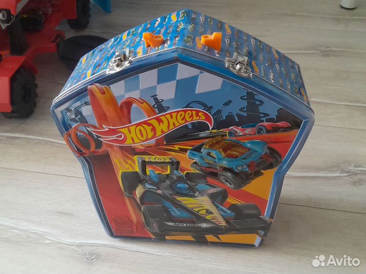 Ящик с машинками Hot Wheels