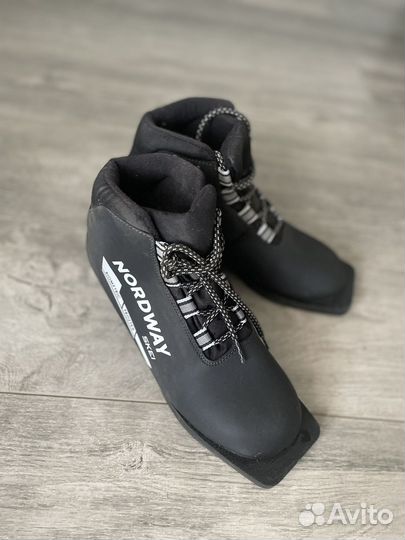 Лыжные ботинки