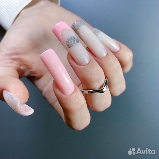 Модель на маникюр
