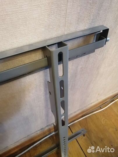 Настенный кронштейн Вес до 75 кг.Диагональ до 65