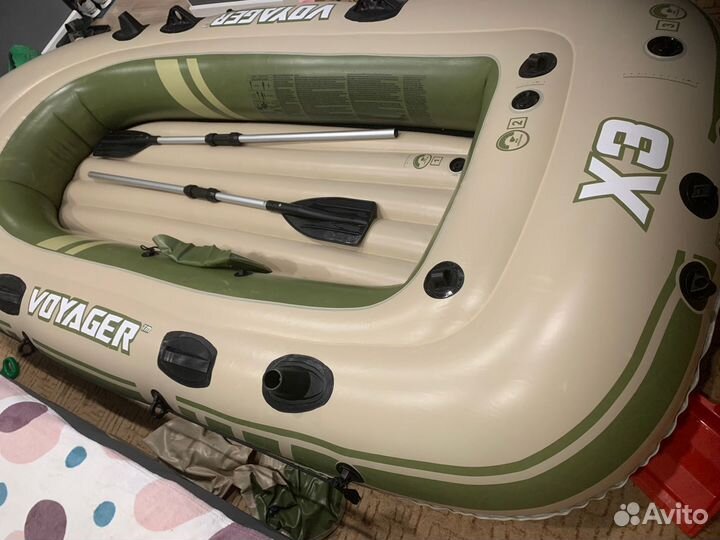 Надувная лодка 3-х местная пвх под мотор с веслами