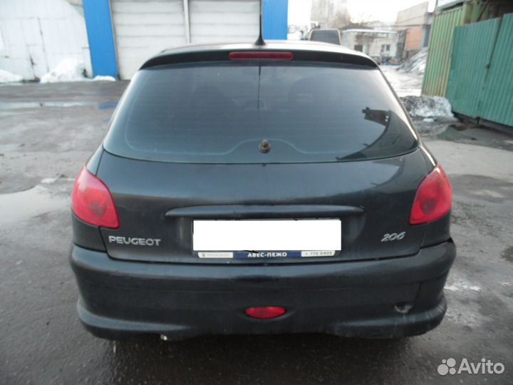 В разборе Пежо 206 с панорамной крышей